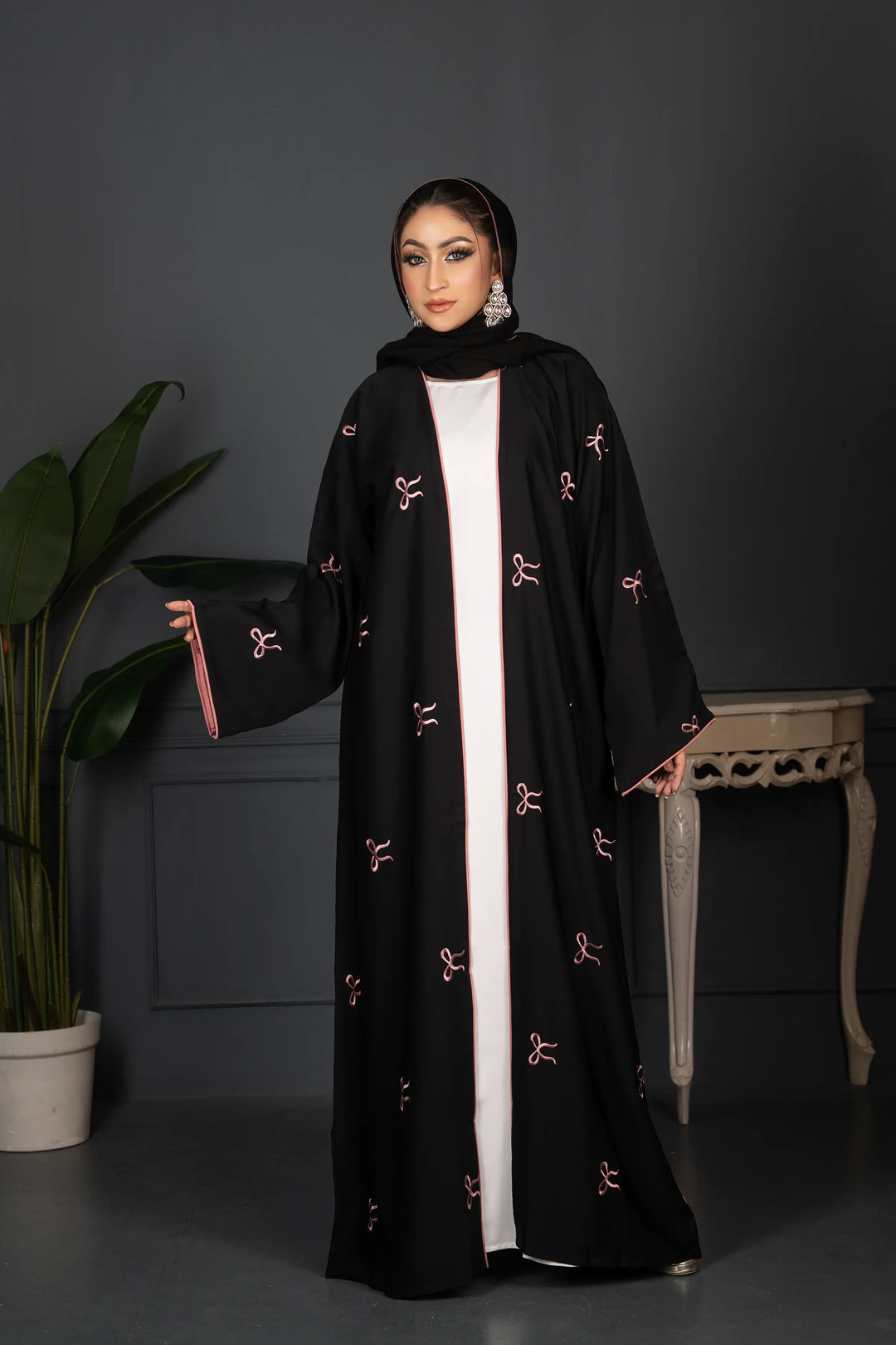 Timeless Embroidered Dubai Abaya for Contemporary Women Abaya Elegance