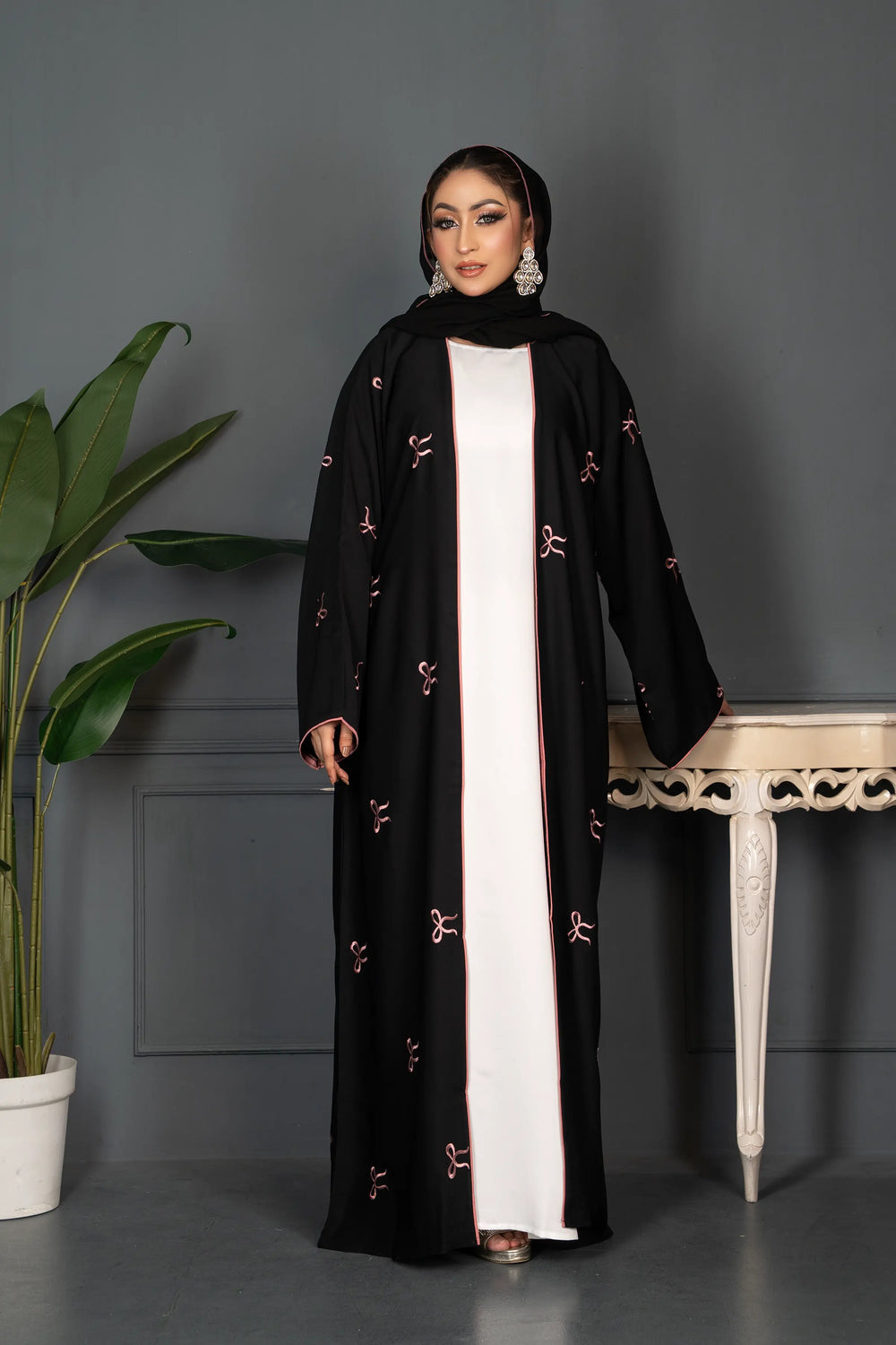 Timeless Embroidered Dubai Abaya for Contemporary Women Abaya Elegance