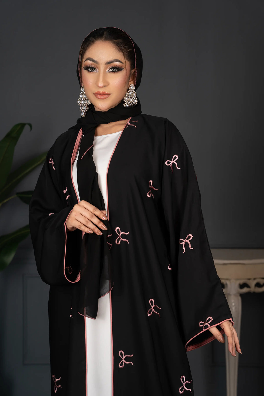 Timeless Embroidered Dubai Abaya for Contemporary Women Abaya Elegance