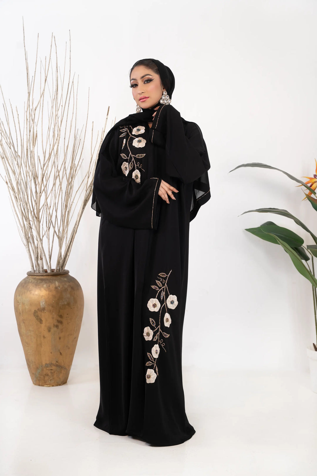Exclusive Luxury Abaya – Modern European Modest Fashion Abaya Elegance