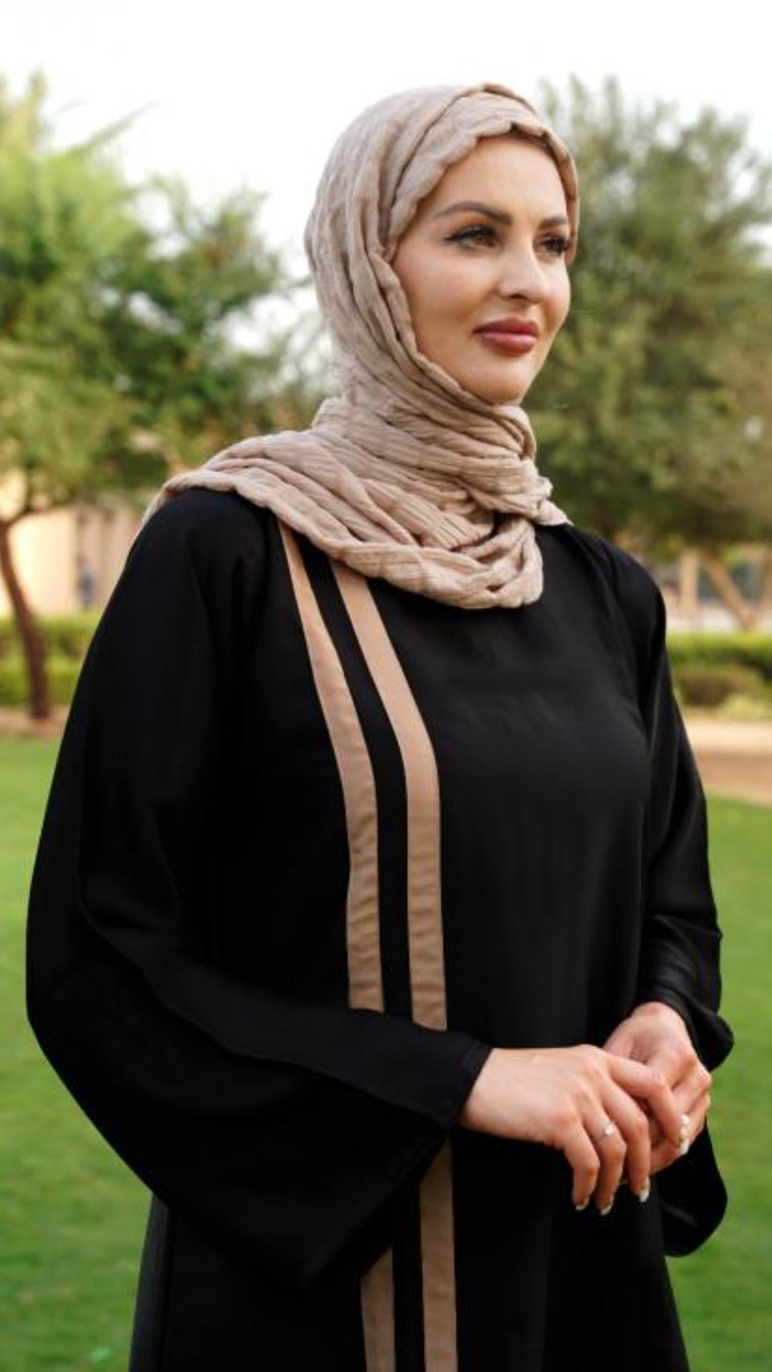 Abaya with Beige Double Bands on the Front in Black - Abaya Elegance