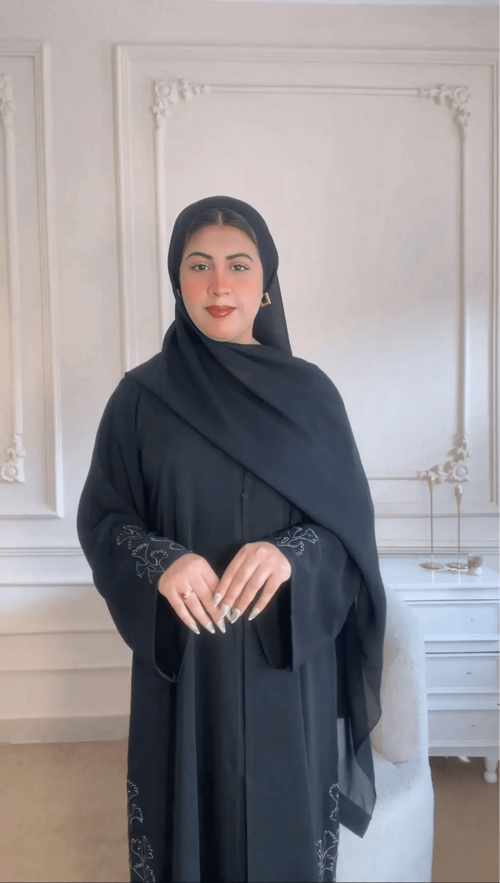 Elegant Black Front Open Abaya with Leaf Detailing - Abaya Elegance
